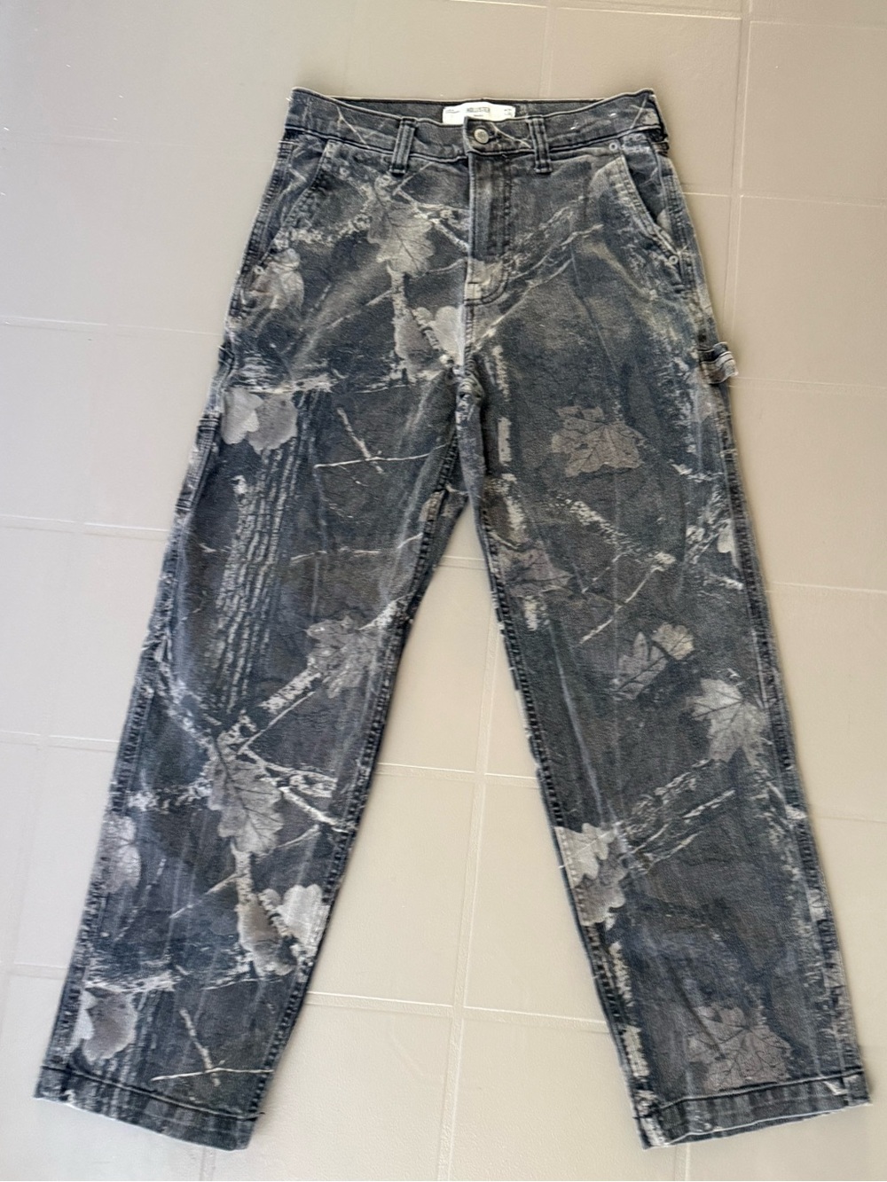 Hollister Men's Washed Black camo pattern Relaxed Jeans